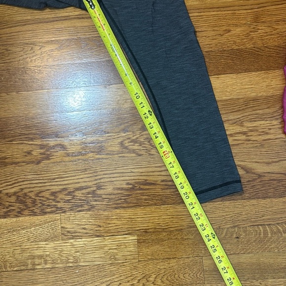 Lululemon Heathered Gray Cropped Leggings Size 6 - Picture 8 of 9